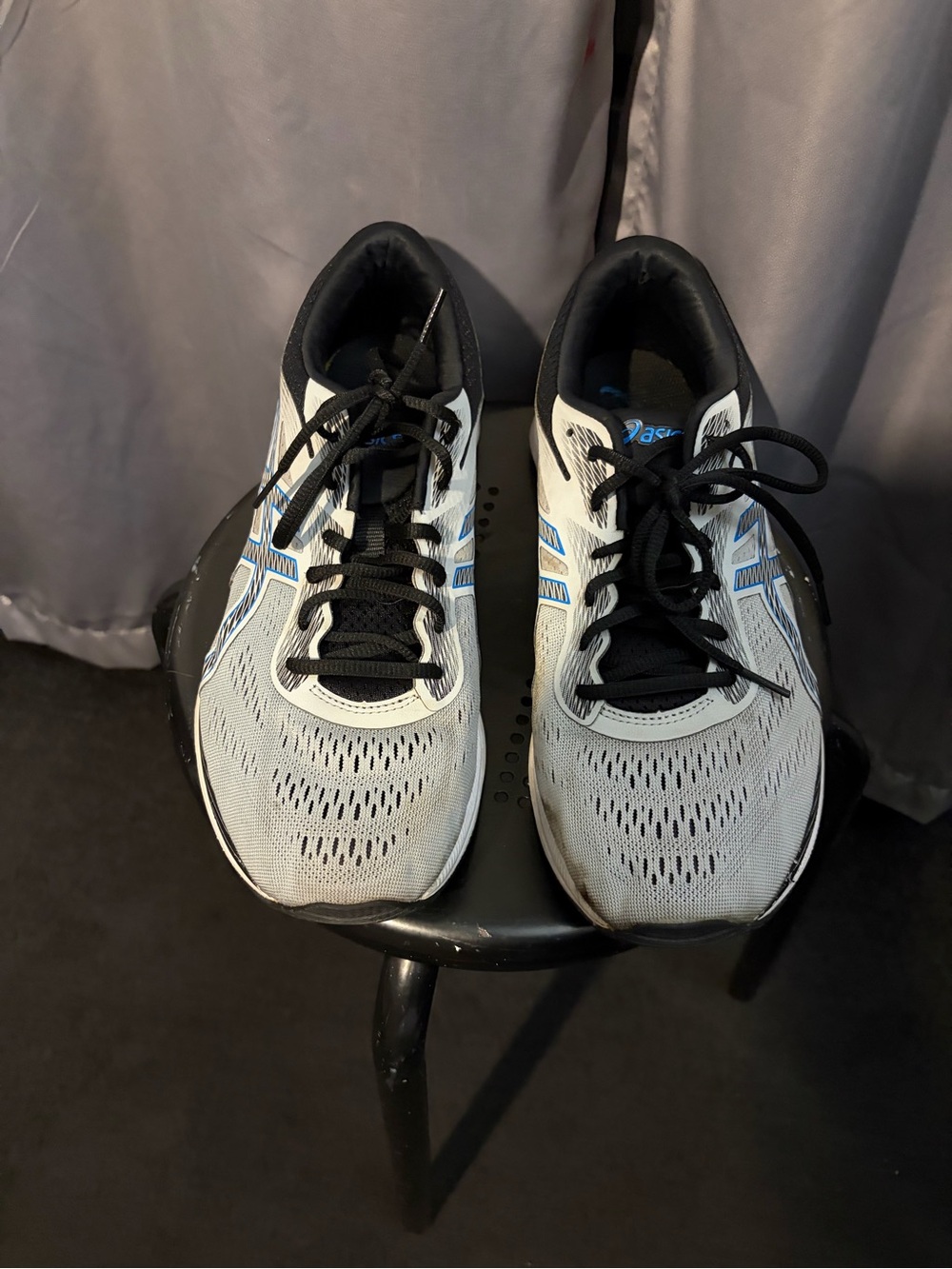Asics Men’s White Athletic Running Shoes with Black and Blue Details